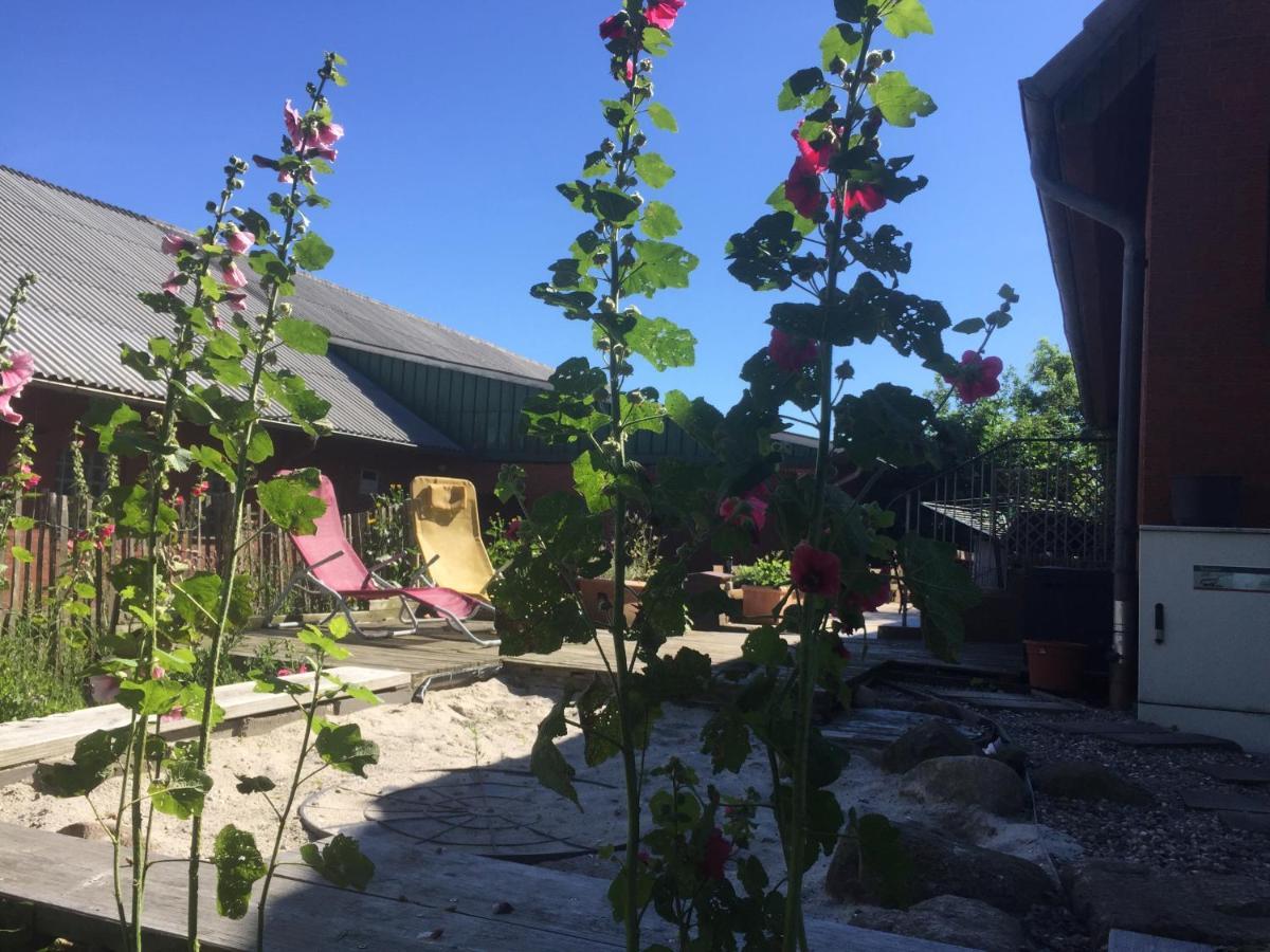Peanuts Hostel & Meer Surendorf Екстериор снимка